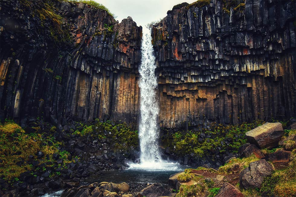 cascata svartifoss skaftafell islanda